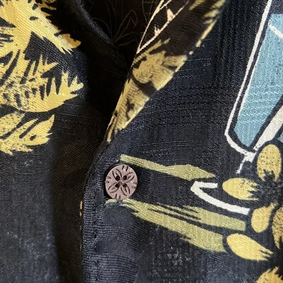 Tommy Bahama 100% silk shirt - Picture 4 of 5